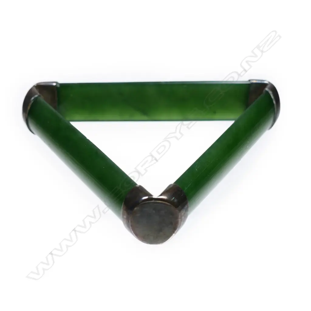 W. Littlejohn & Son (Wellington) triangular greenstone and silver napkin ring, Image 1++